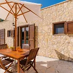 Divina فيلة مارينا دي مانكافيسا