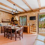 Divina Villa *