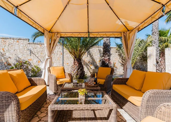 Divina Villa *